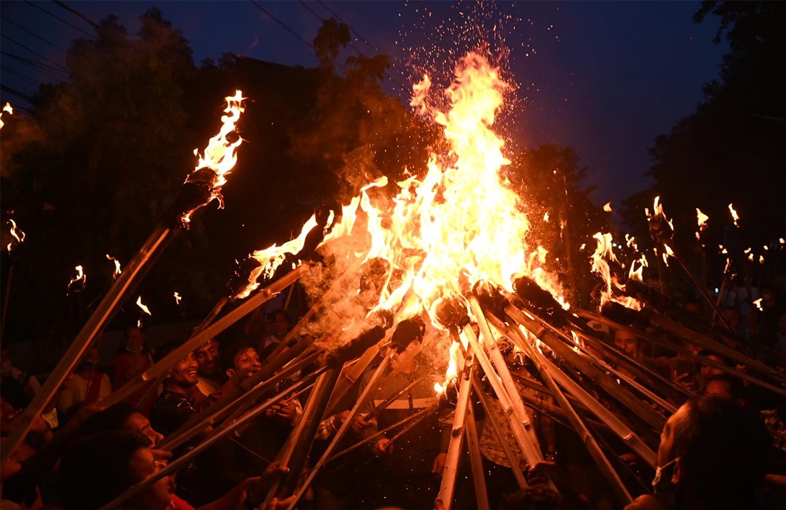 वीरगन्जमा गृहमन्त्रीको राजीनामा माग्दै(ओबिसी)महासंघ द्वारा मसाल जुलुस प्रदर्शन